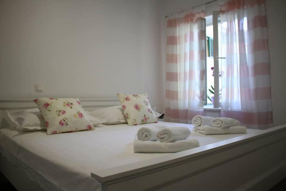 Apartments Holiday Baška Voda Buitenkant foto